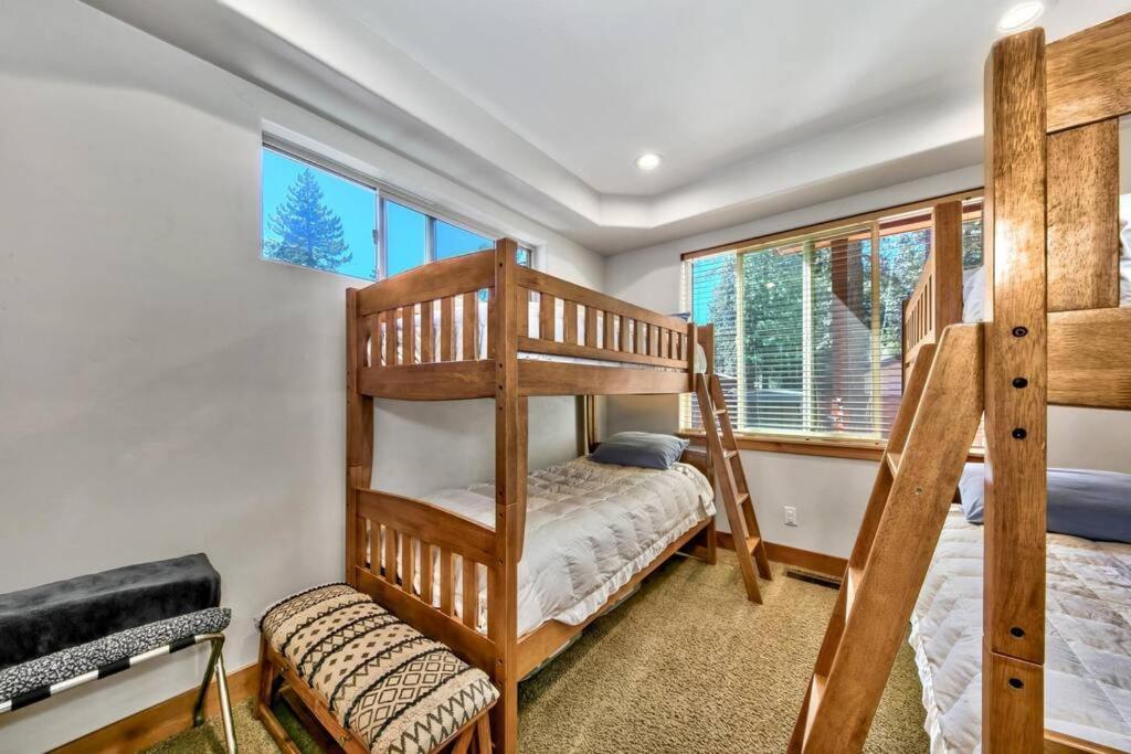 Holiday home Tahoe Cozy Cabin, 2 Bedroom With A Gas Fireplace. *