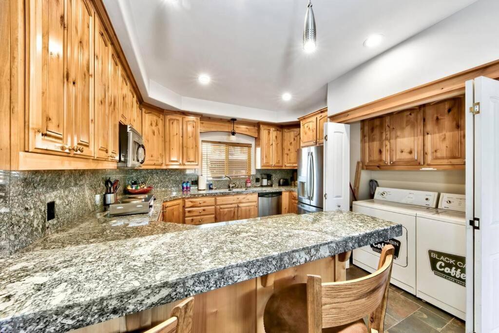 Holiday home Tahoe Cozy Cabin, 2 Bedroom With A Gas Fireplace.