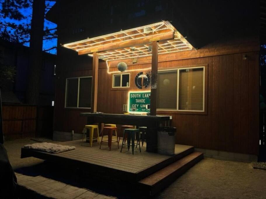 Tahoe Cozy Cabin, 2 Bedroom With A Gas Fireplace. * South Lake Tahoe
