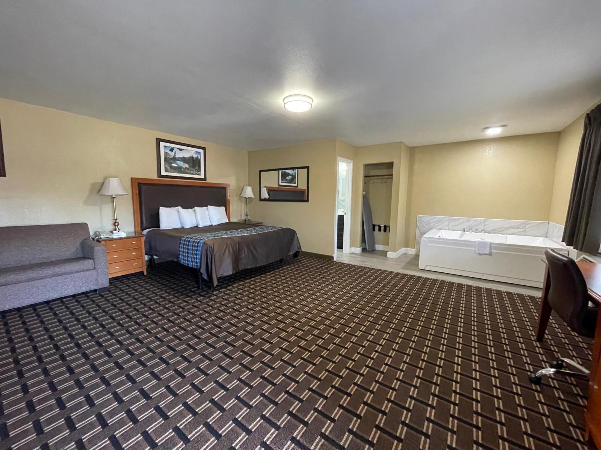 Tahoe Hacienda 2*