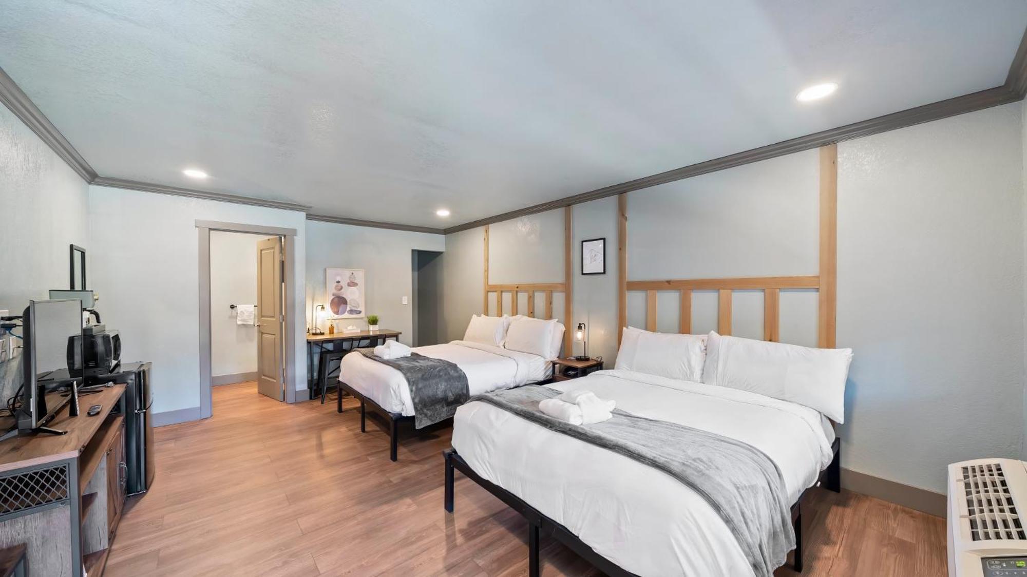 Hotel Blue Jay
