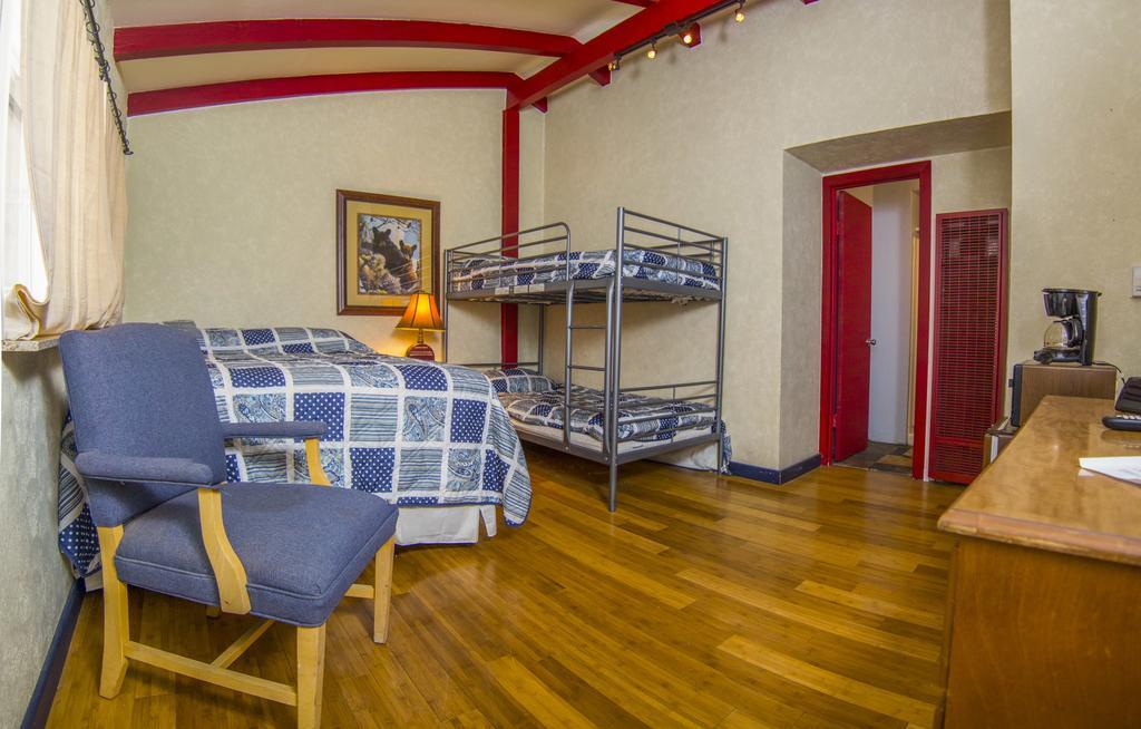 Aerie Motel 3*