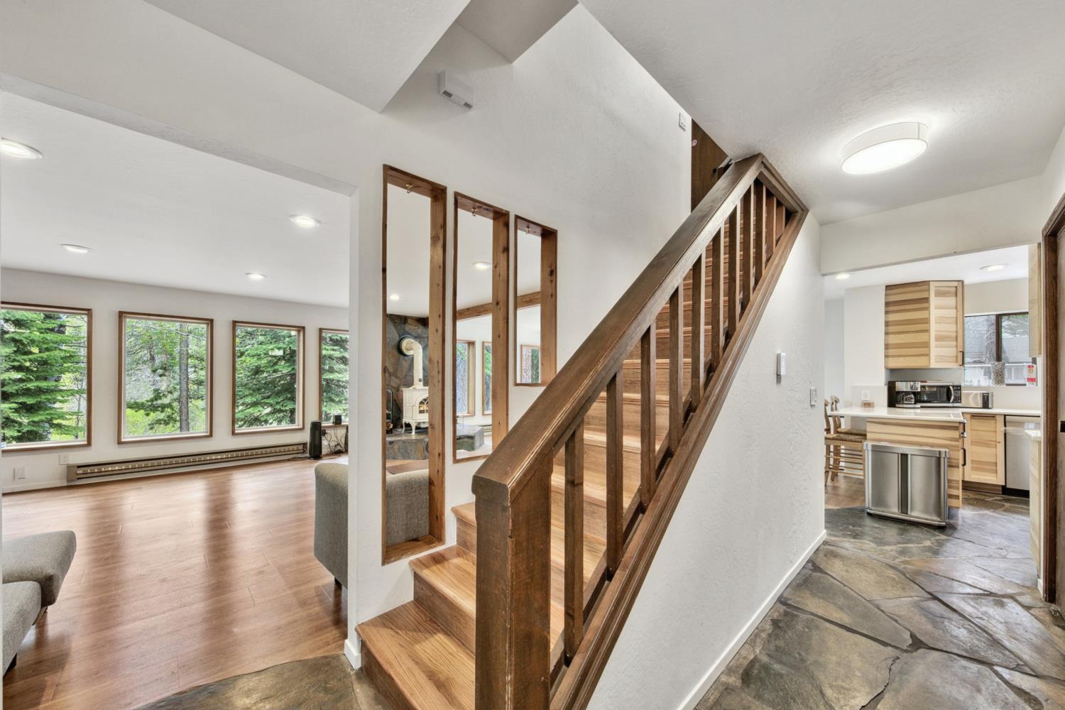 3685s River View Retreat