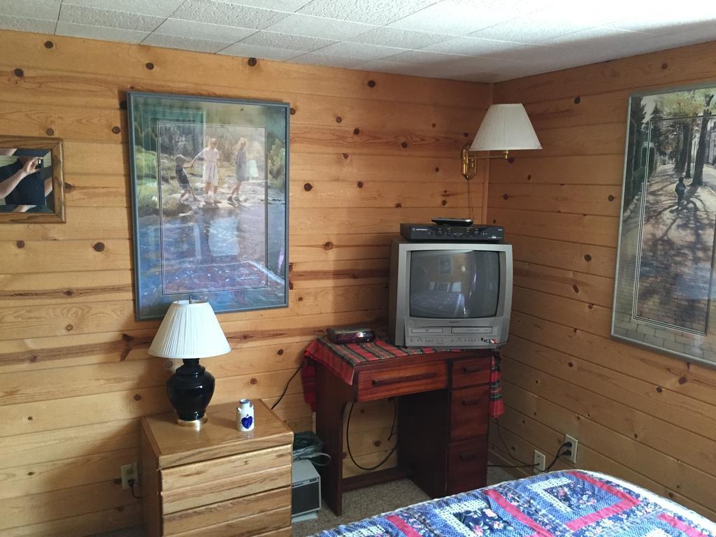 Holly's Place Inn