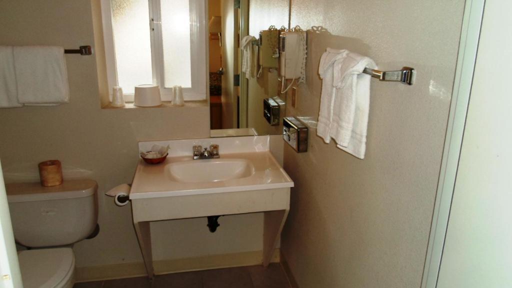 Lantern Hotel 2*