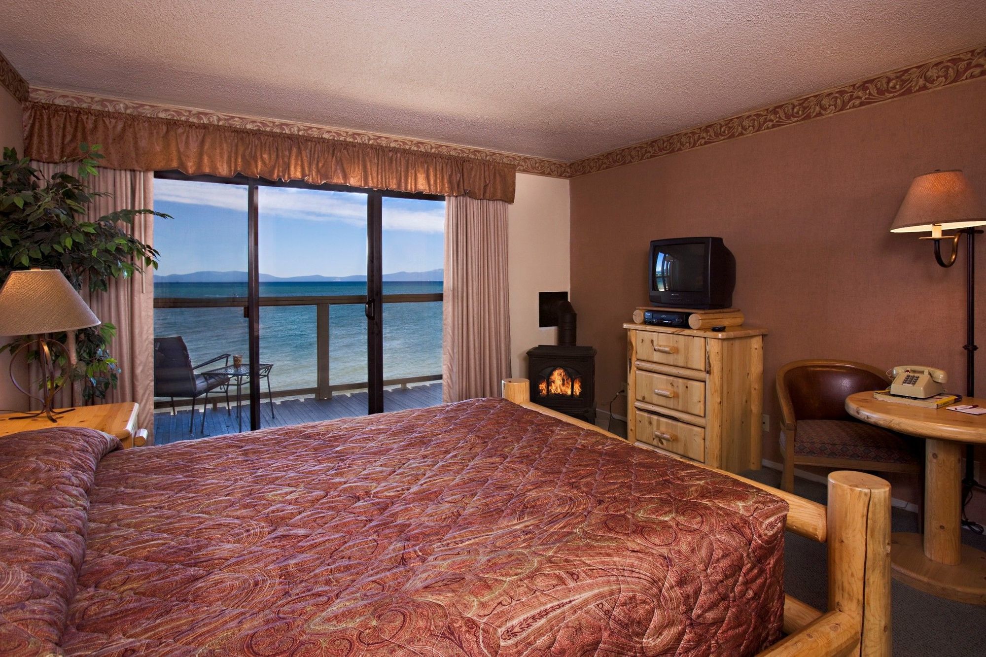 Lodge Tahoe Lakeshore & South Lake Tahoe