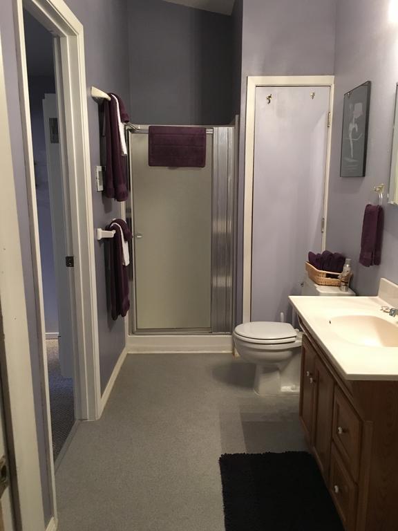 Holly's Place Inn *