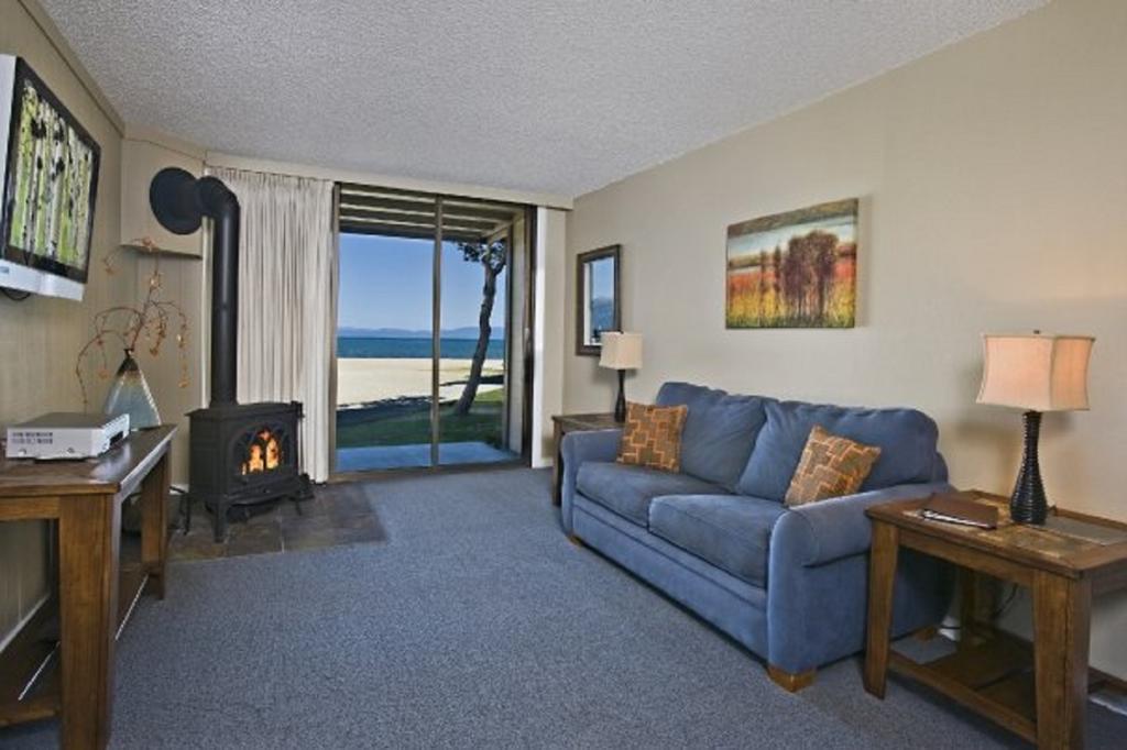 Lodge Tahoe Lakeshore & *