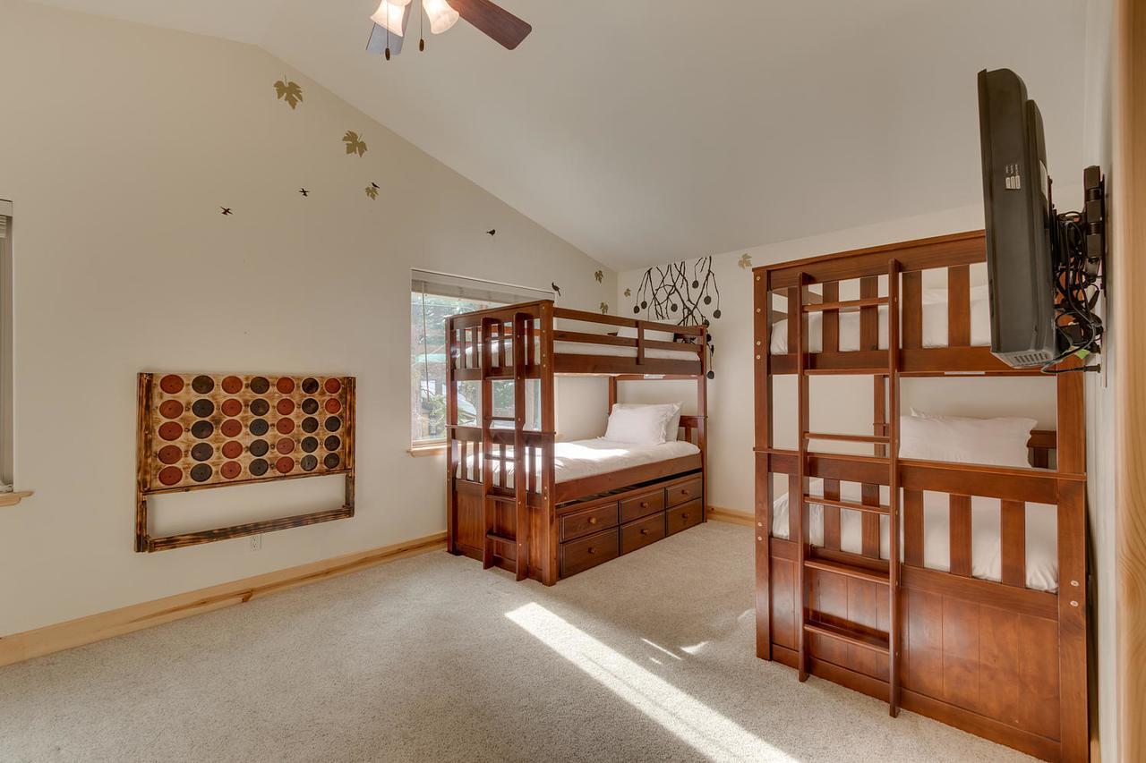 Siesta Harbor - Four Bedroom Holiday home South Lake Tahoe