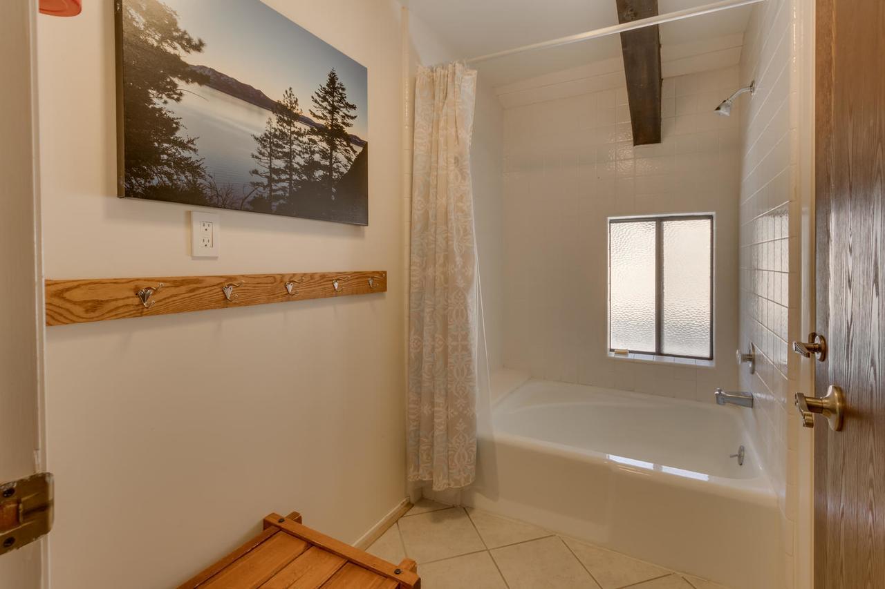 The Knotty Bear - Three Bedroom Holiday home