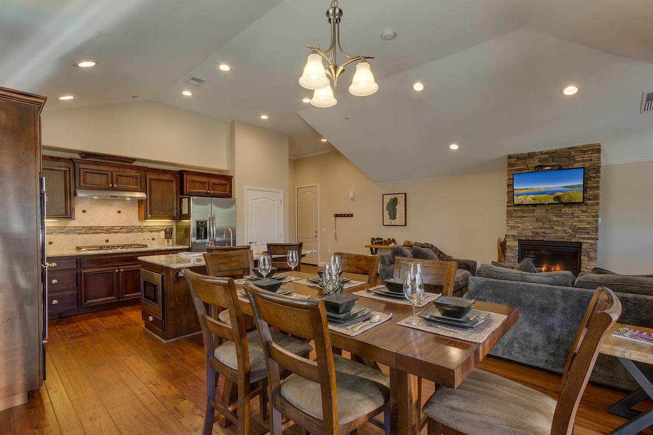 Tahoe Woods Oasis - Three Bedroom Holiday home *
