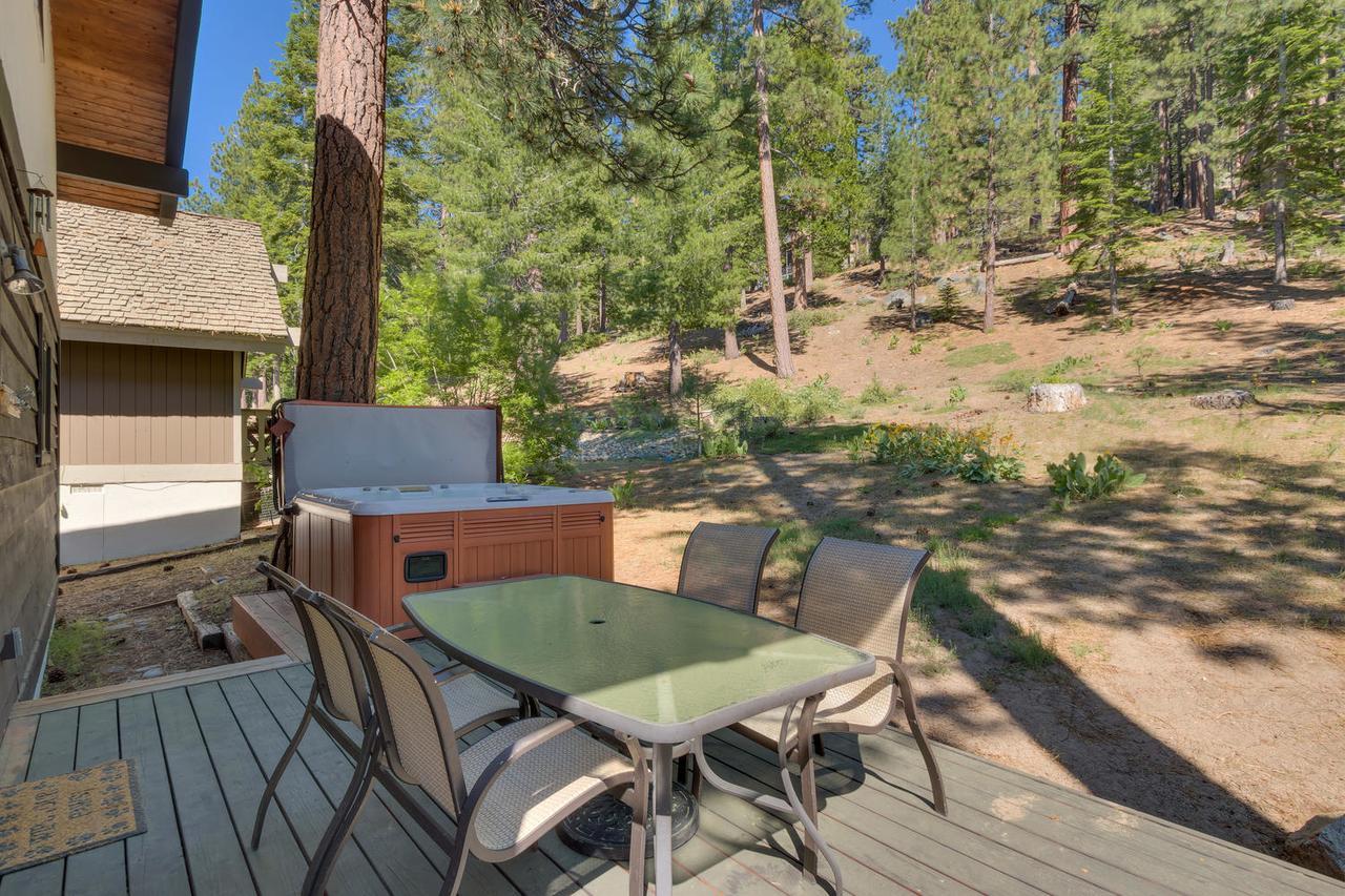 The Knotty Bear - Three Bedroom Holiday home