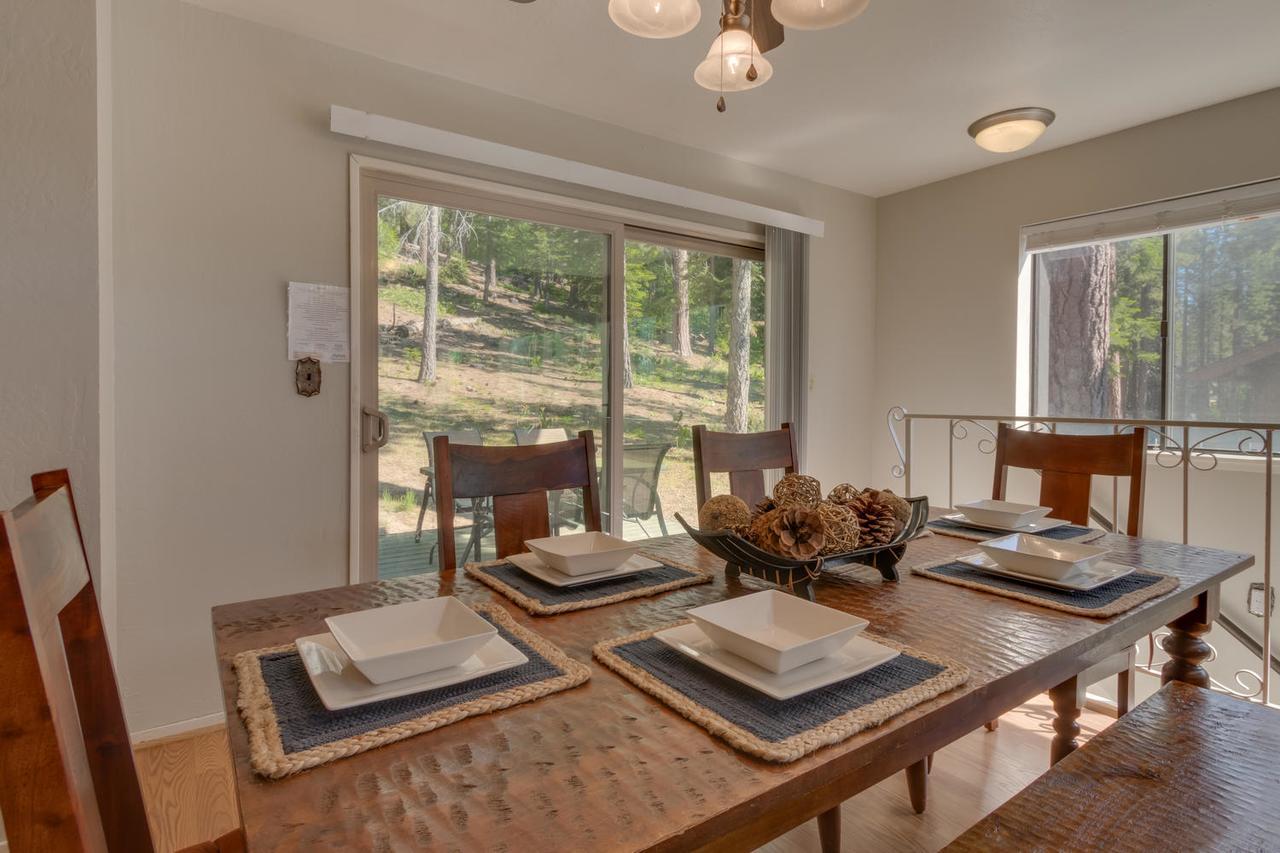 The Knotty Bear - Three Bedroom Holiday home