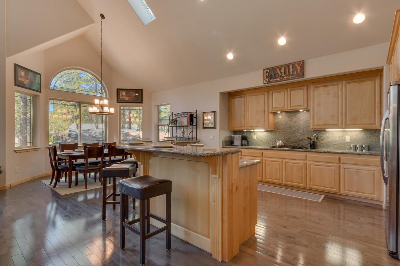 Sugar Pine - Four Bedroom Holiday home *