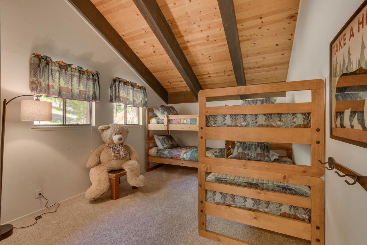 The Knotty Bear - Three Bedroom Holiday home