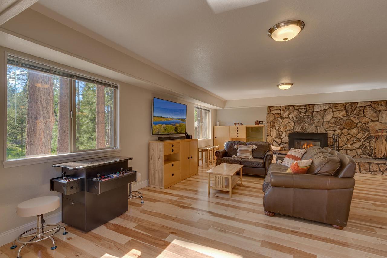 The Meadows - Six Bedroom Holiday home *