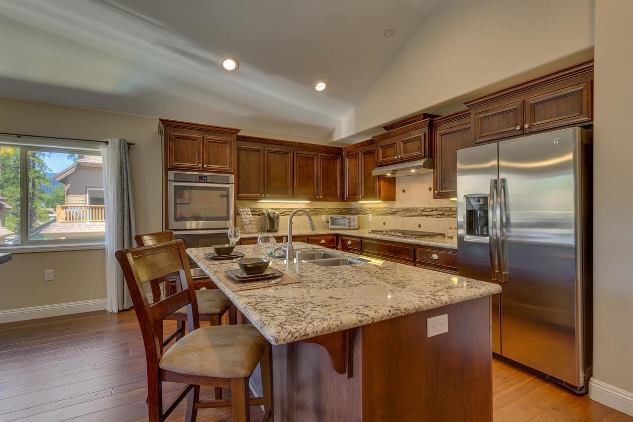 Tahoe Woods Oasis - Three Bedroom Holiday home *