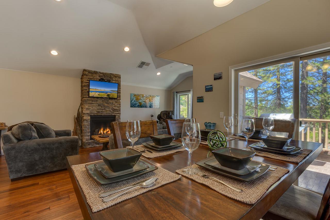 Tahoe Woods Oasis - Three Bedroom Holiday home *