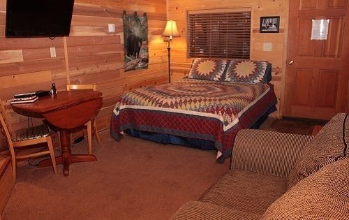 Holly's Place Inn *