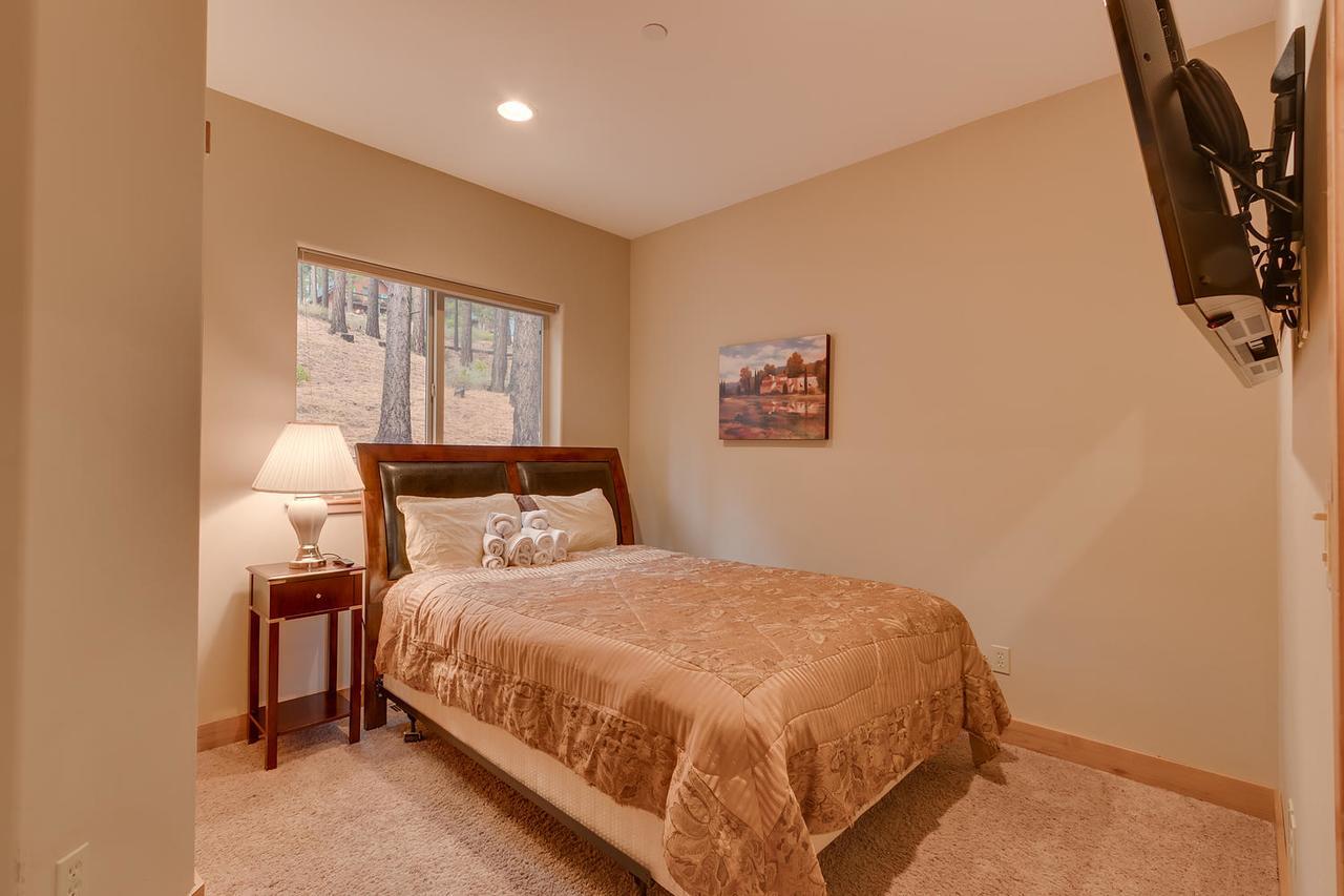 Evergreen Estate - Seven Bedroom * South Lake Tahoe