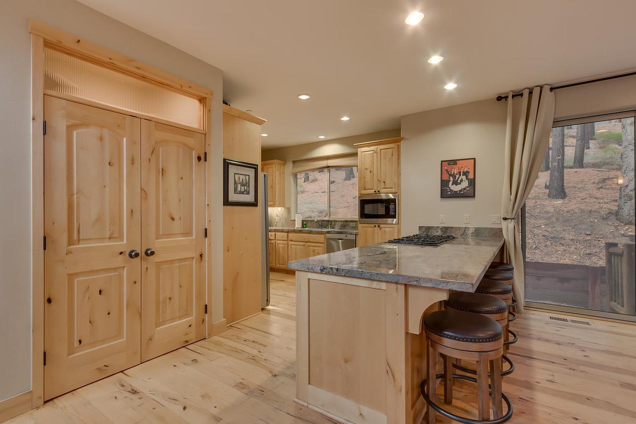 Evergreen Estate - Seven Bedroom * South Lake Tahoe