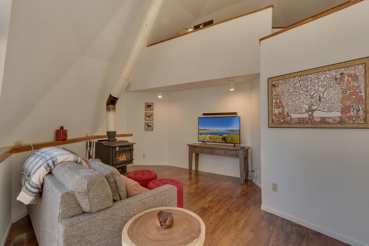 The Snow Globe - Two Bedroom * South Lake Tahoe