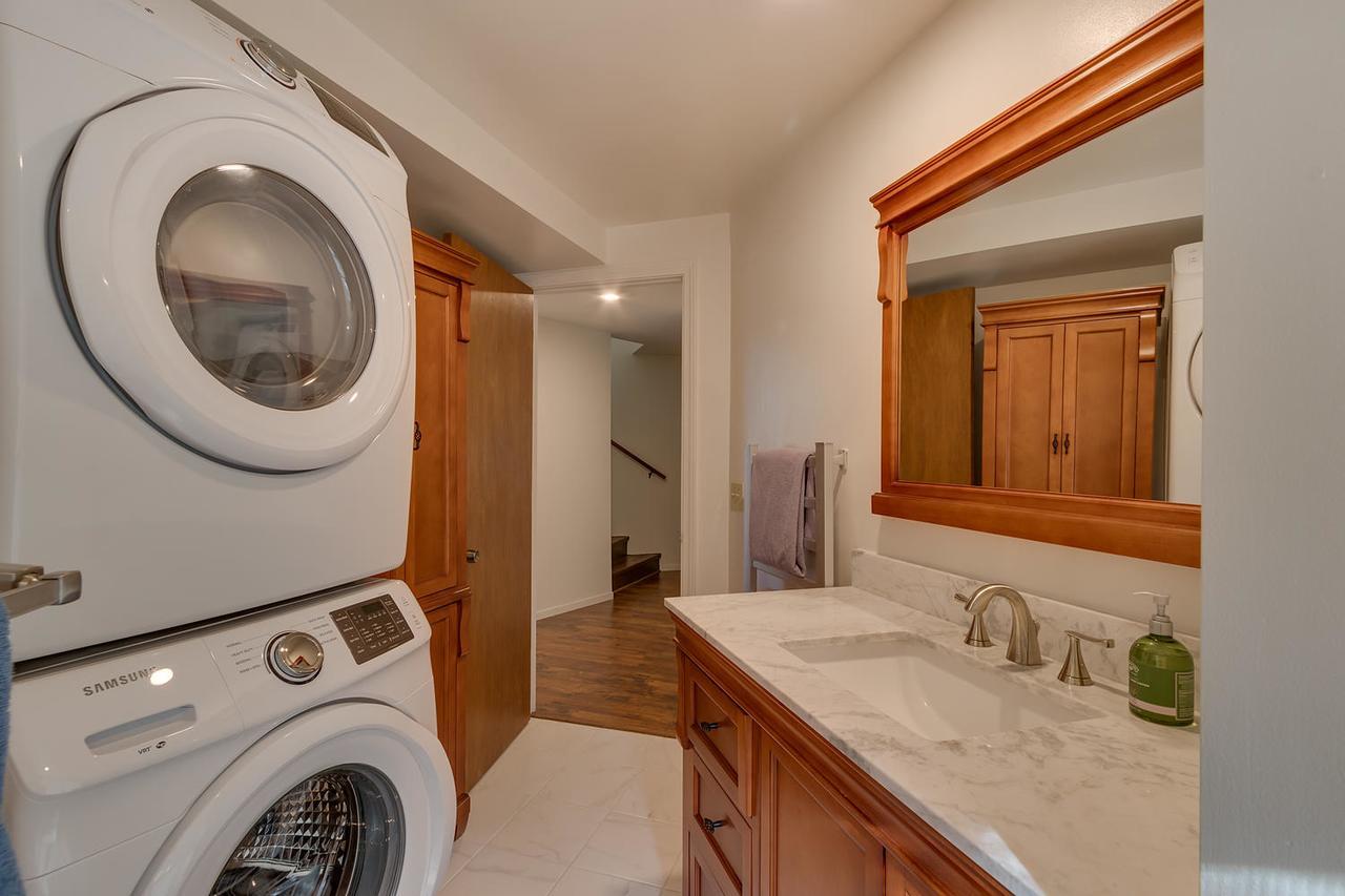 The Snow Globe - Two Bedroom Holiday home South Lake Tahoe