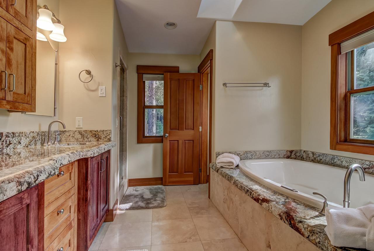 Aspen Acres - Five Bedroom Holiday home *