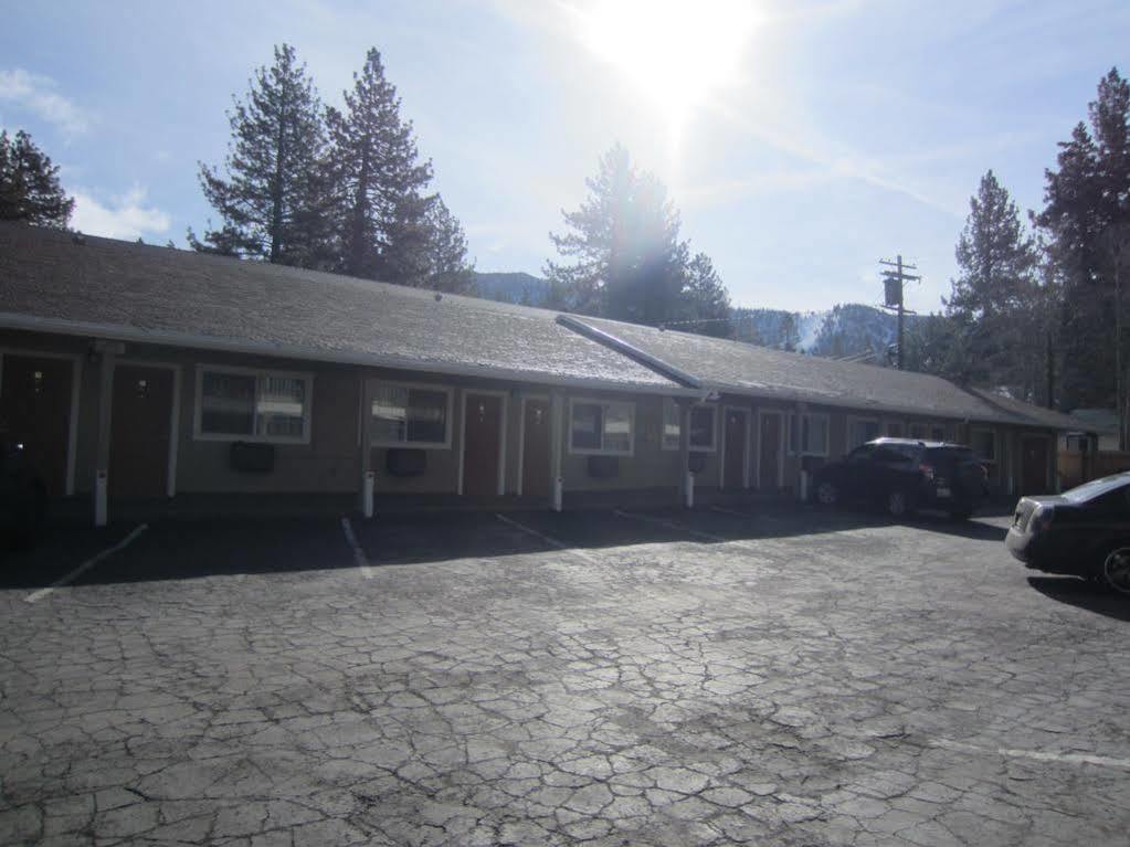 Bluebird Day & Motel 2*