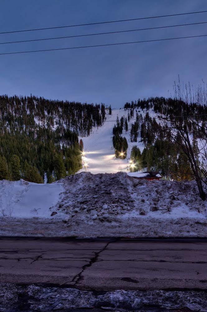 3851 Saddle Road *