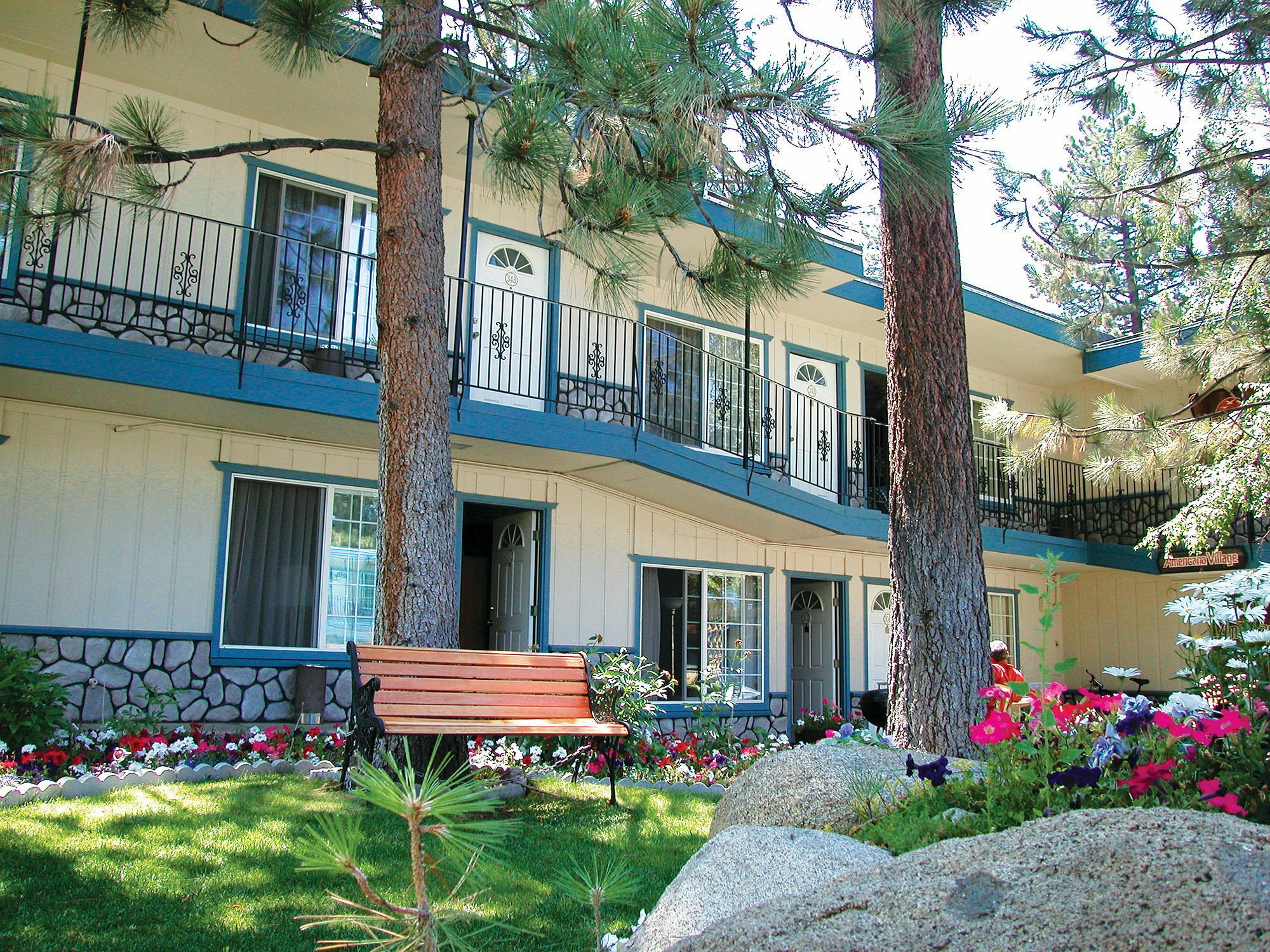 Americana Village *
