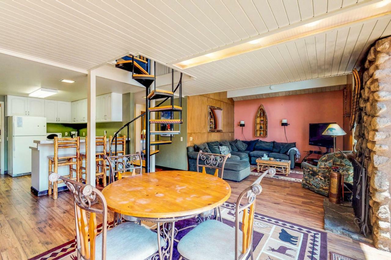 Waterfront Apres' Ski Cabin Holiday home