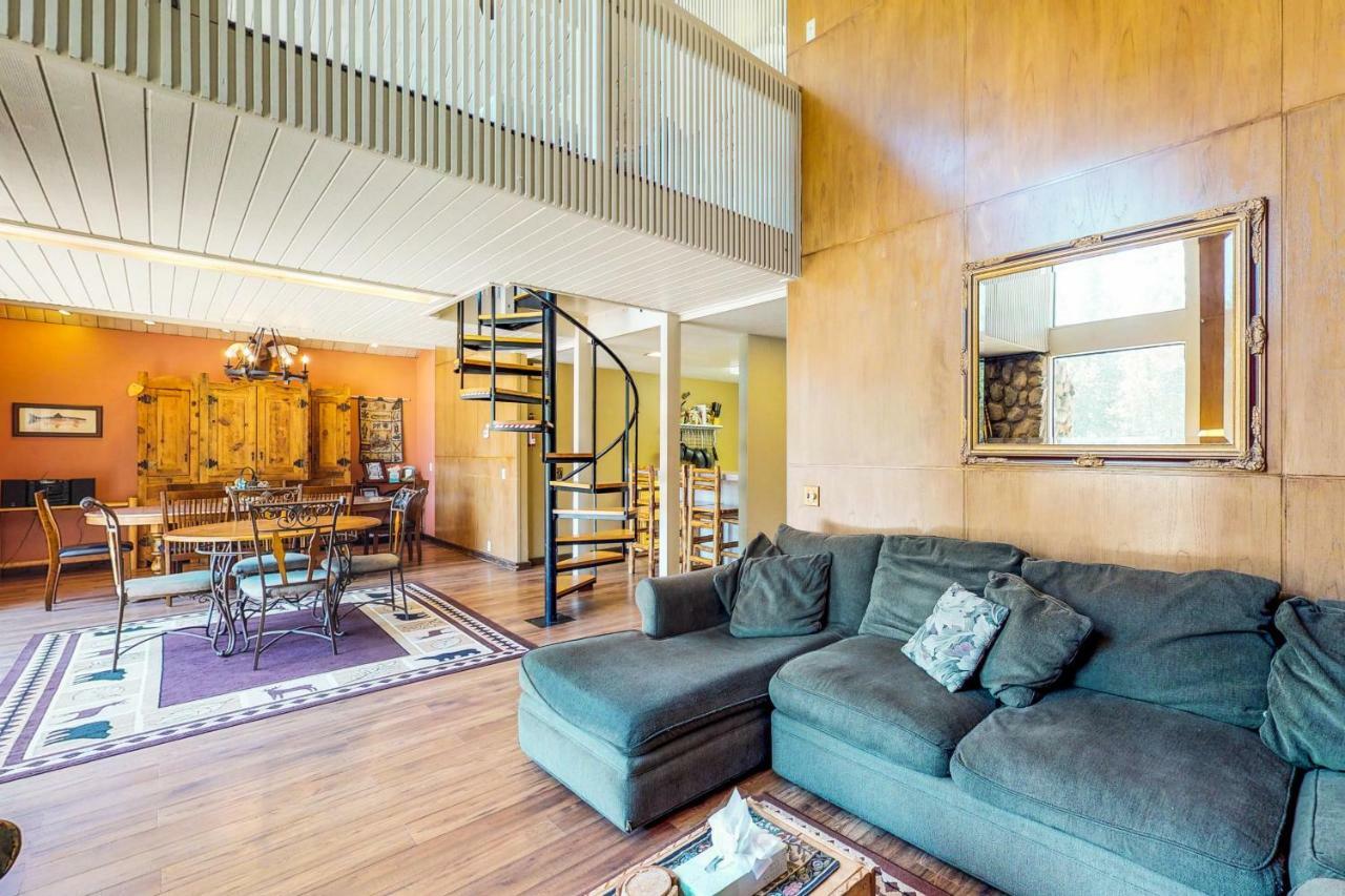 Holiday home Waterfront Apres' Ski Cabin