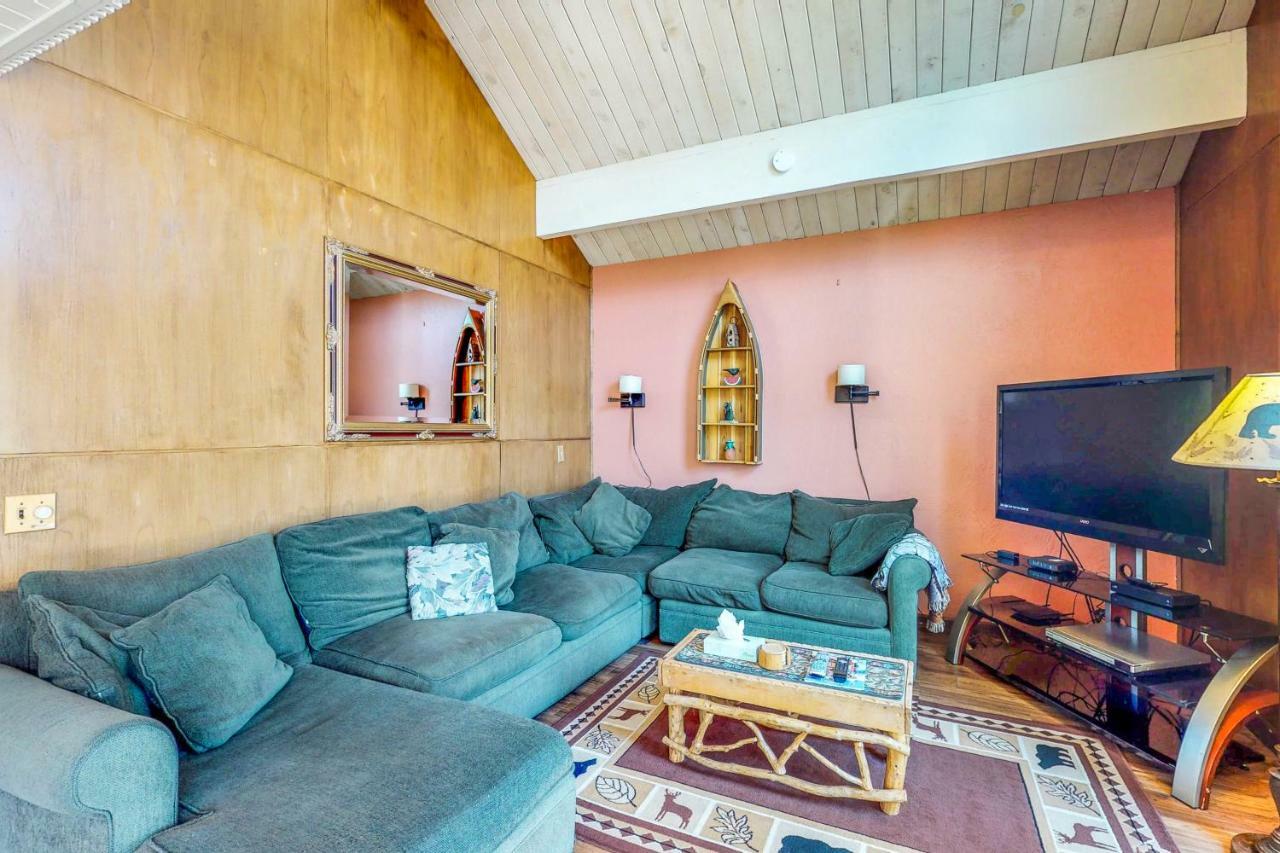 Waterfront Apres' Ski Cabin Holiday home *