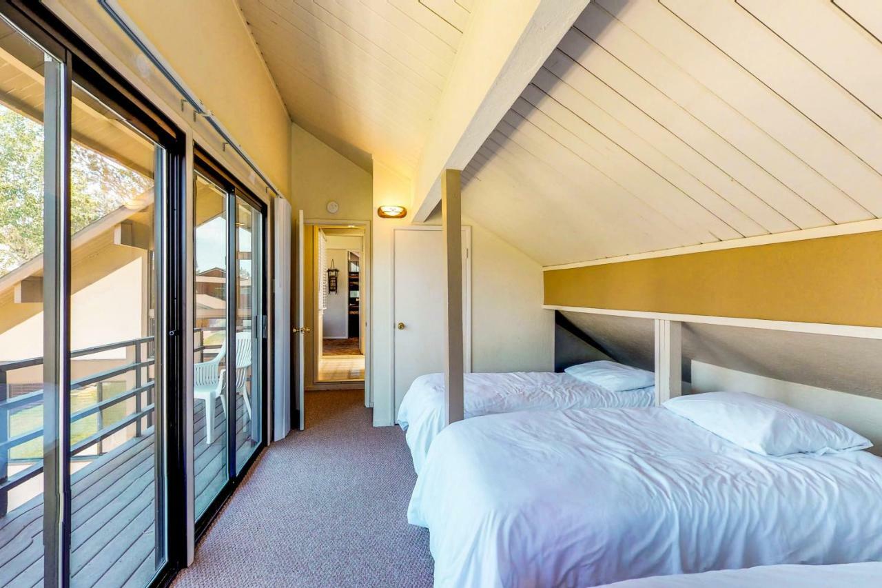 Waterfront Apres' Ski Cabin * South Lake Tahoe