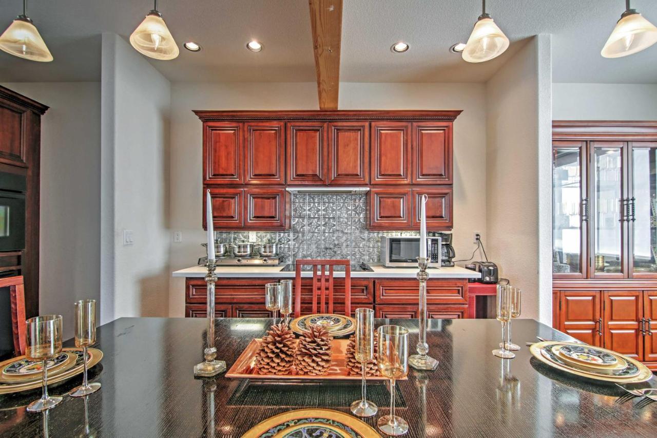 Luxurious South Tahoe Less Than 2 Mi To Lake!