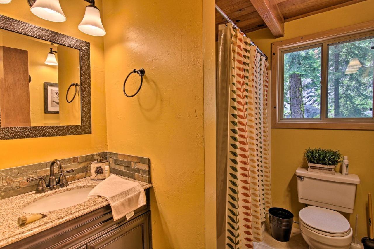 Holiday home Private Tahoe Mtn Backing To The Forest!