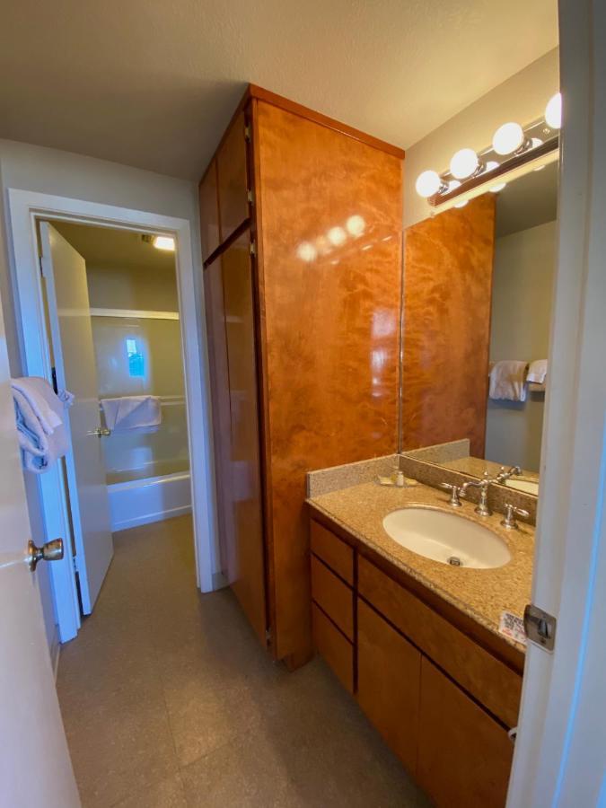 Lodge Tahoe Lakeshore & South Lake Tahoe