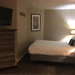 Postmarc Hotel And Spa Suites