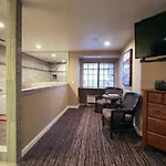 Postmarc Hotel And Spa Suites
