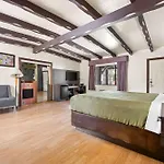 Econo Lodge Inn & Suites Heavenly Village Area