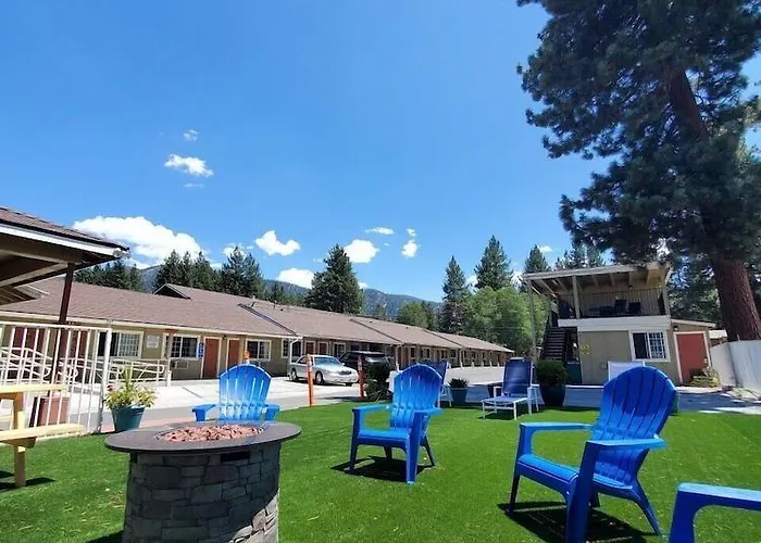 Bluebird Day Inn & Suites