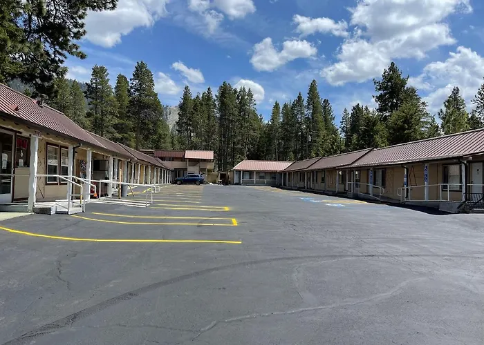 Pinewood Inn