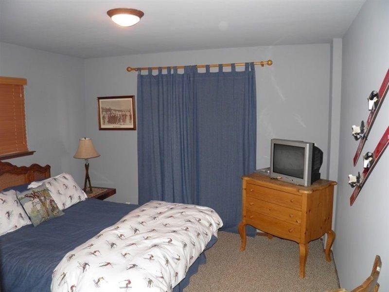 584 Alpine Dr * South Lake Tahoe