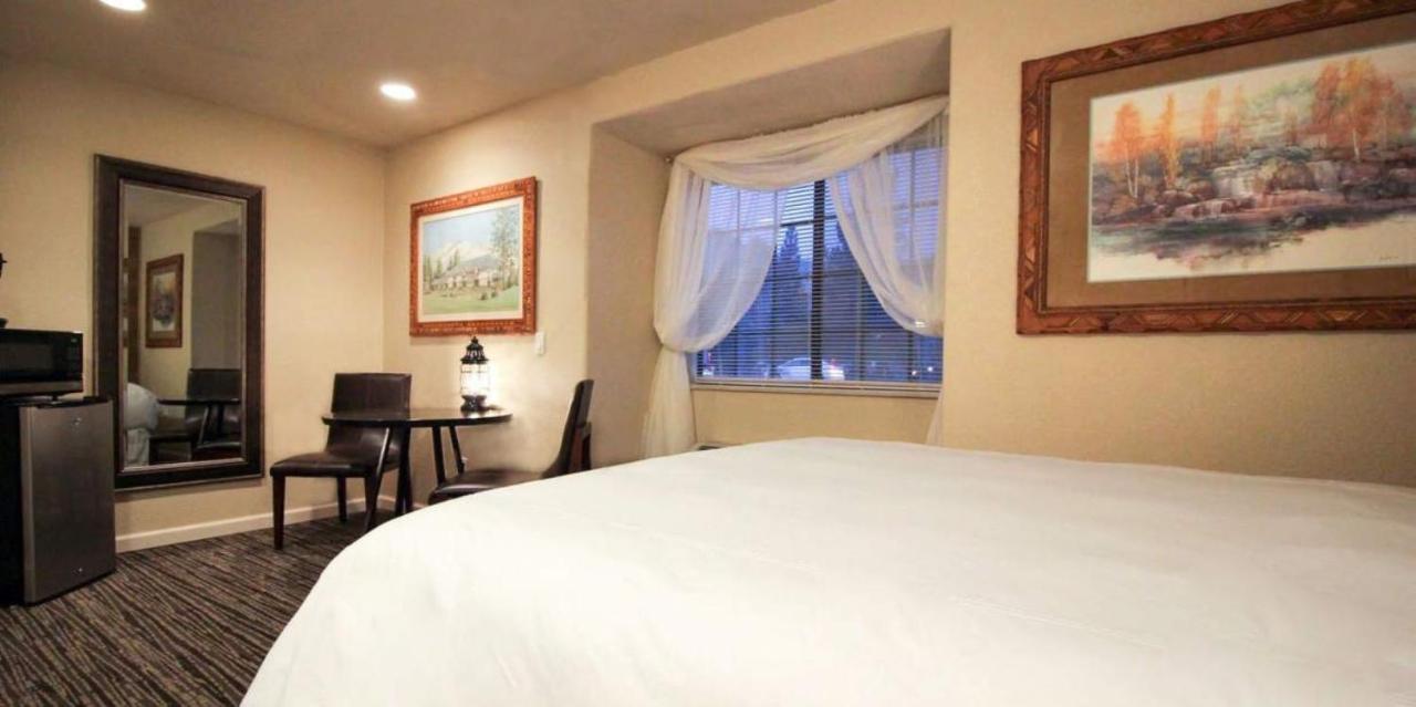 Hotel Postmarc And