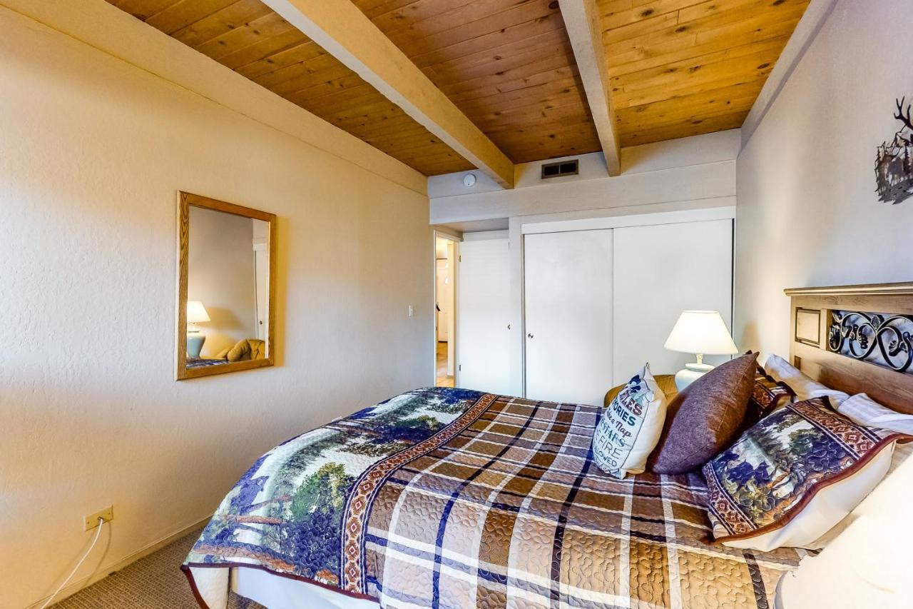 Hotel Flip Flops & Boots South Lake Tahoe