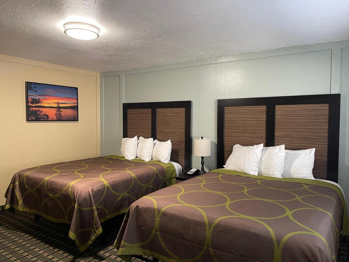 Pinewood Motel
