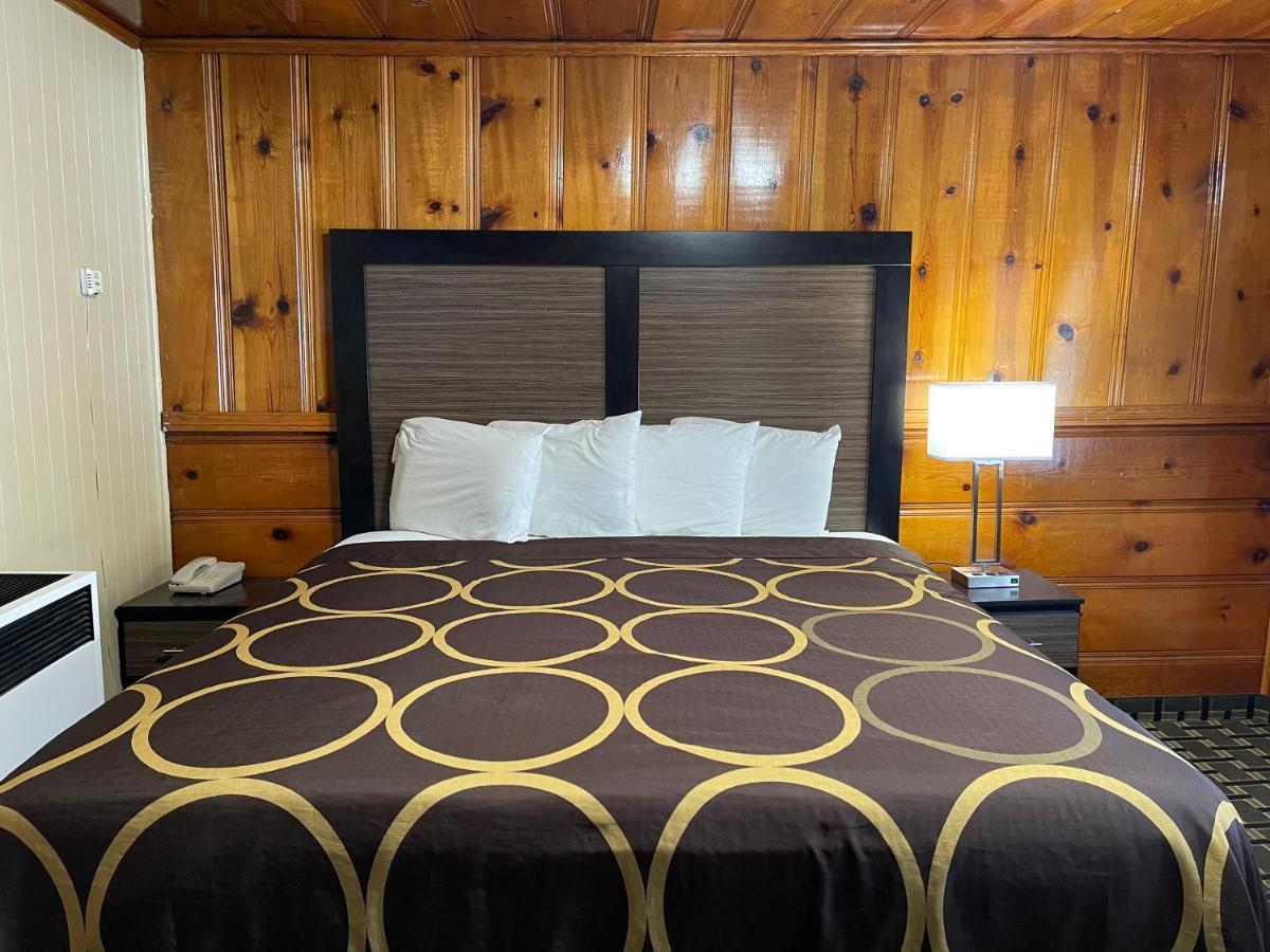 Pinewood Motel *