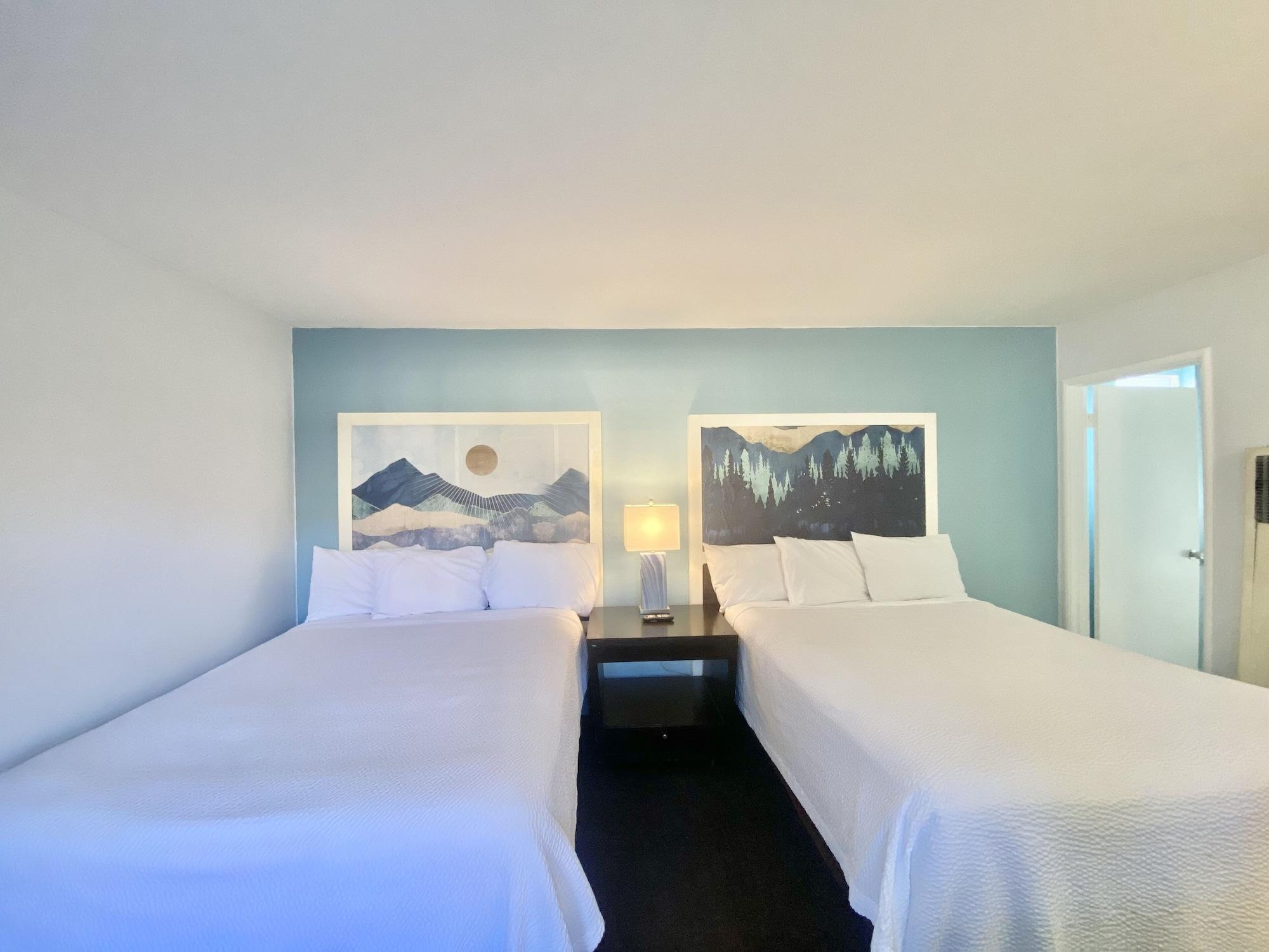Bluebird Day & Motel 2*