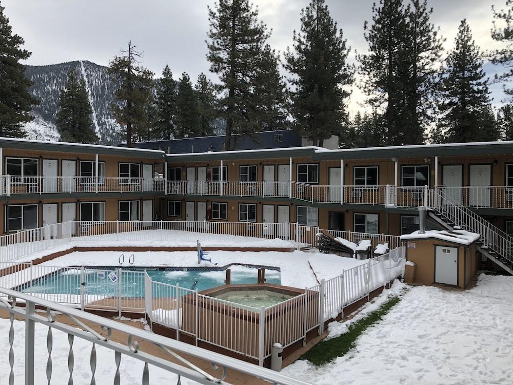Alpine & Hotel 2*